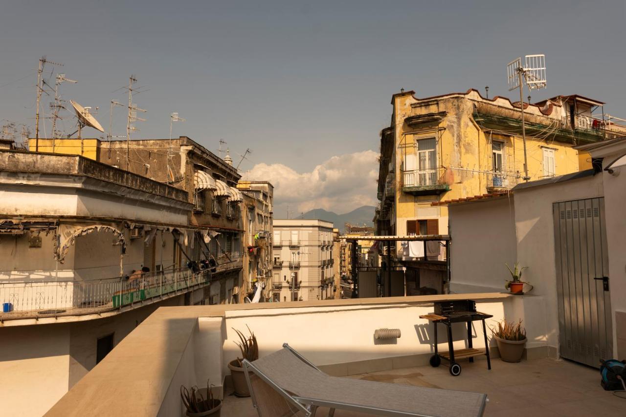 Colonna And Terrace Gasthuis Napels